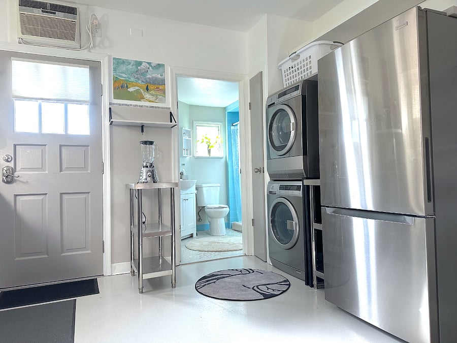 Here you see your entrance, the bathroom, laundry area, as well as the refrigerator.