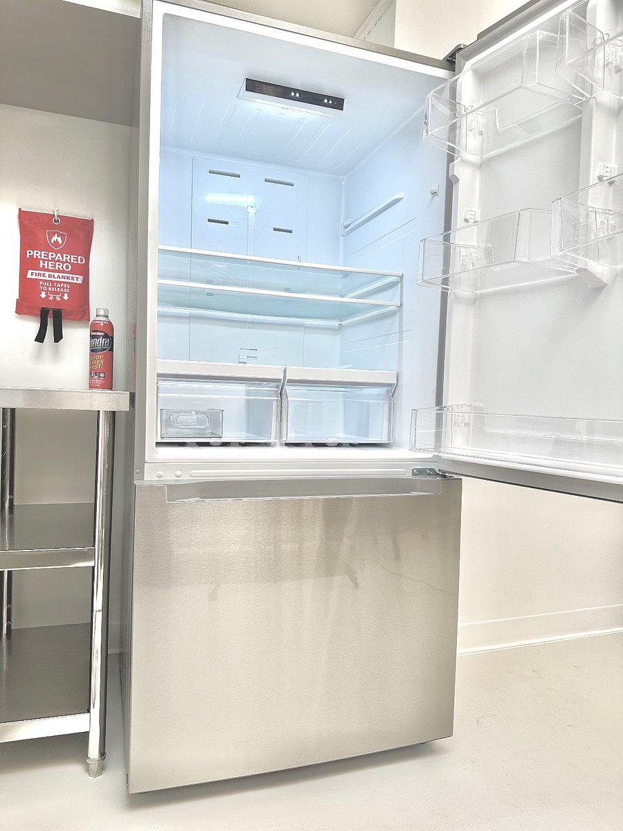 Lovely new refrigerator / freezer.