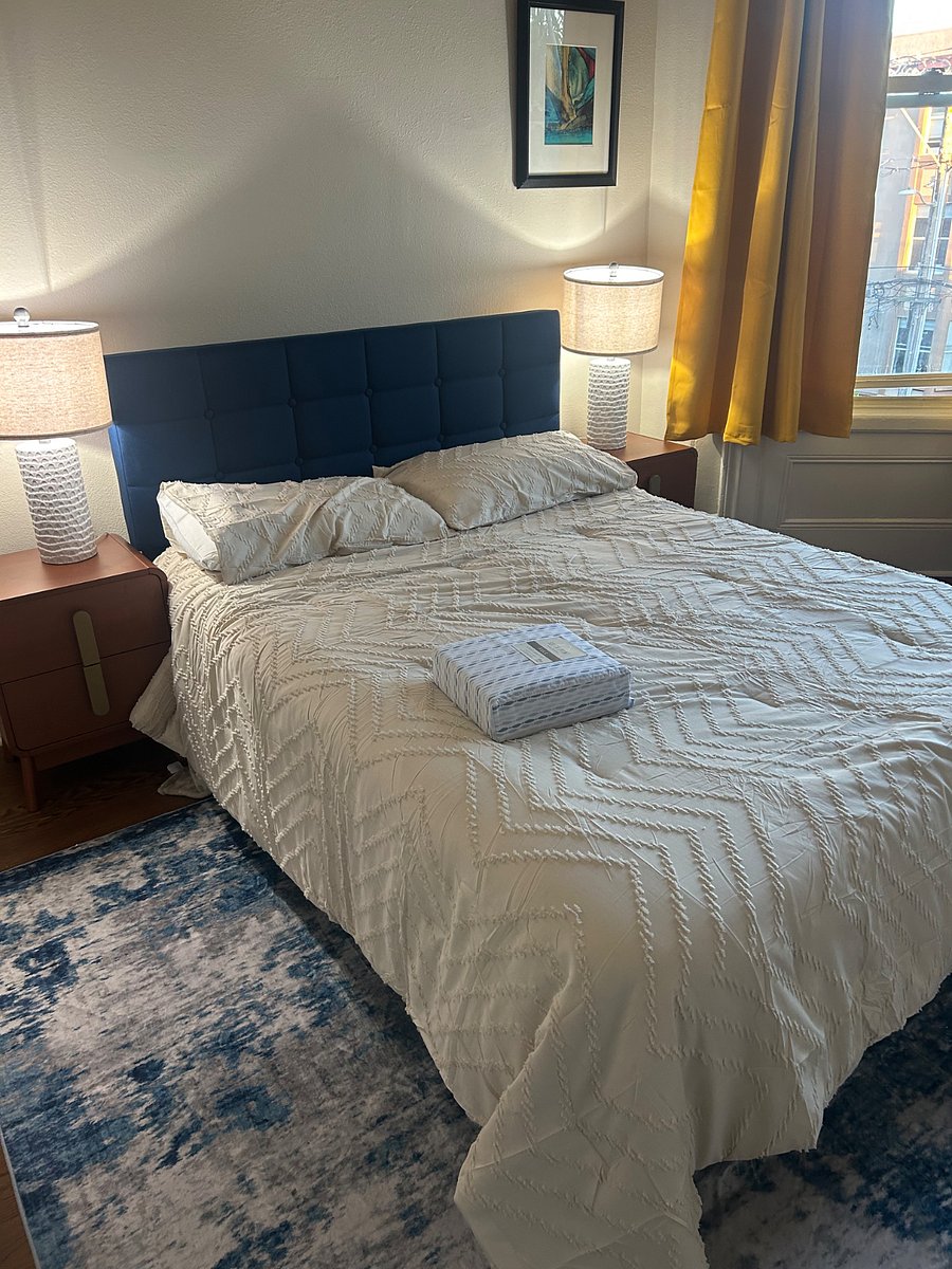 Full bedroom
