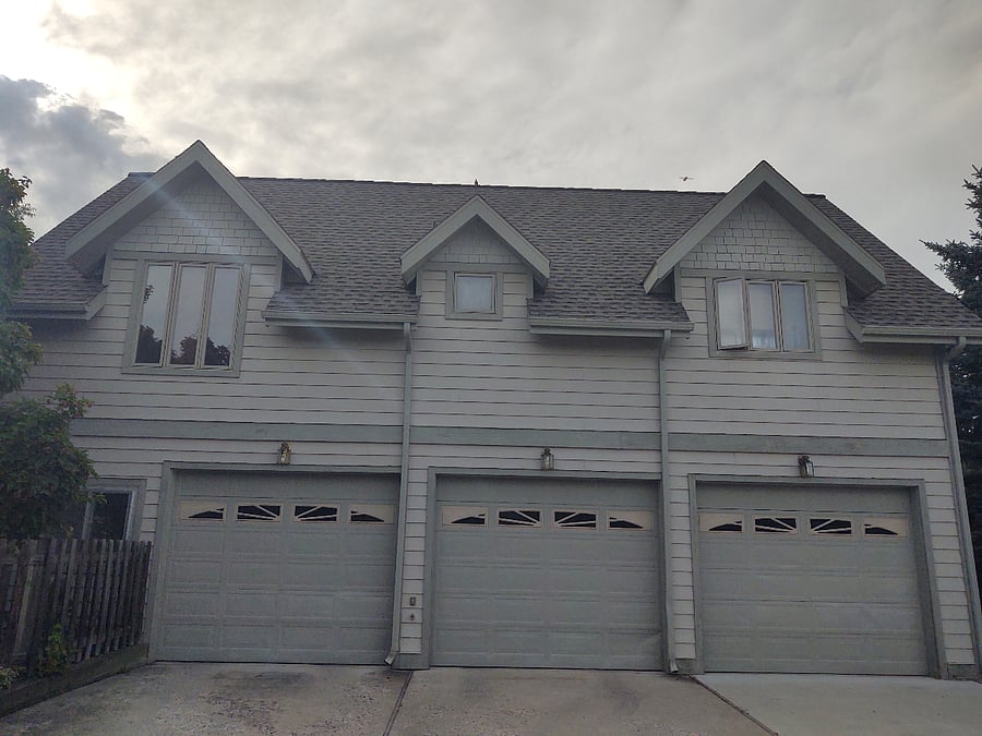 Guesthouse above garages