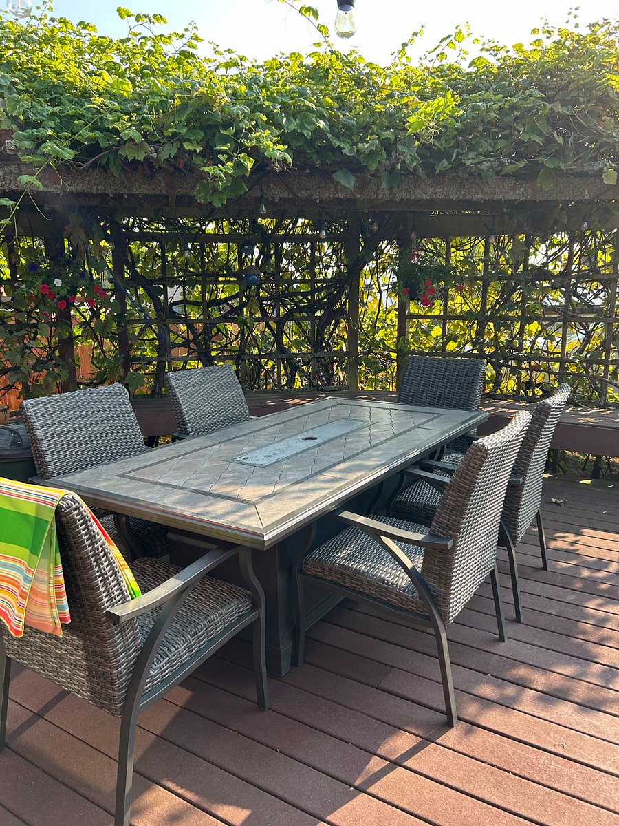 Front Deck Entertaining Area