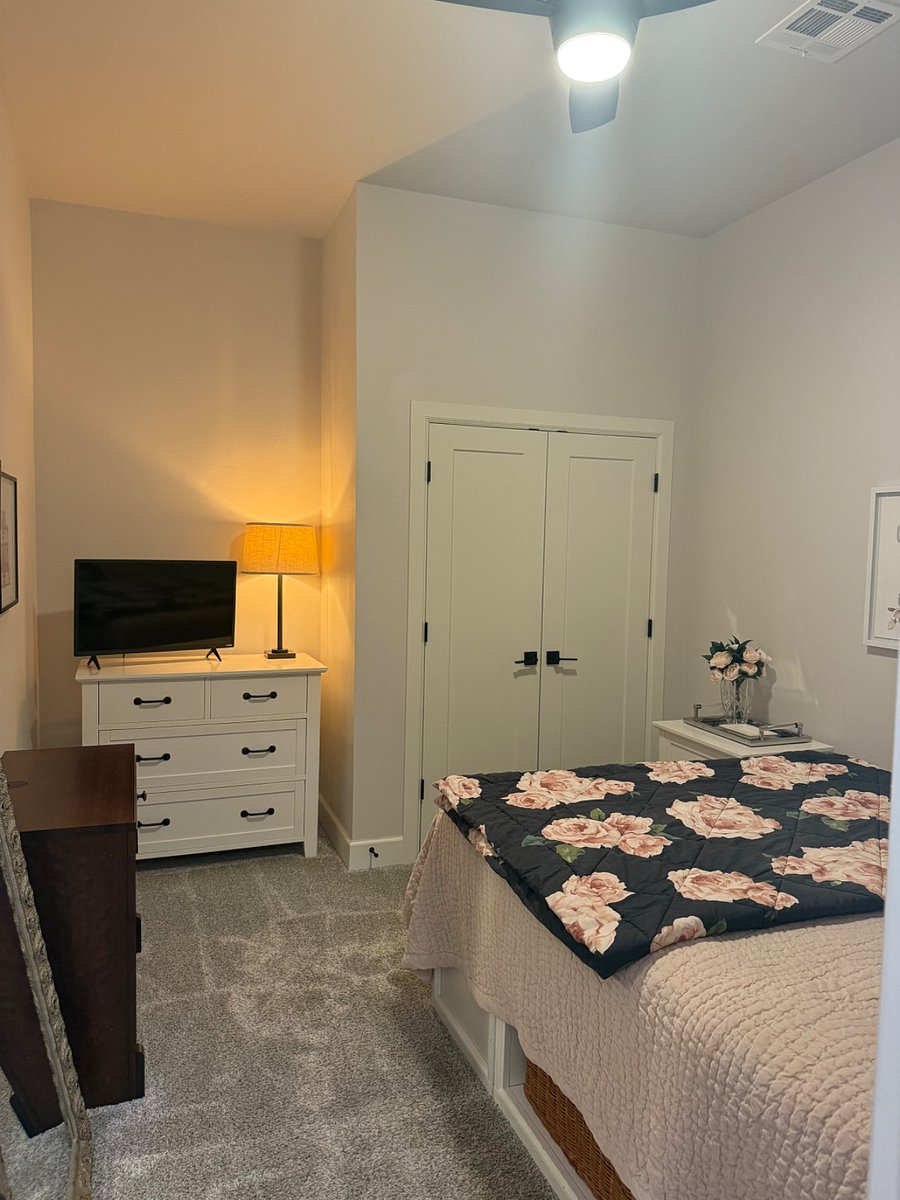 Guest room for listing