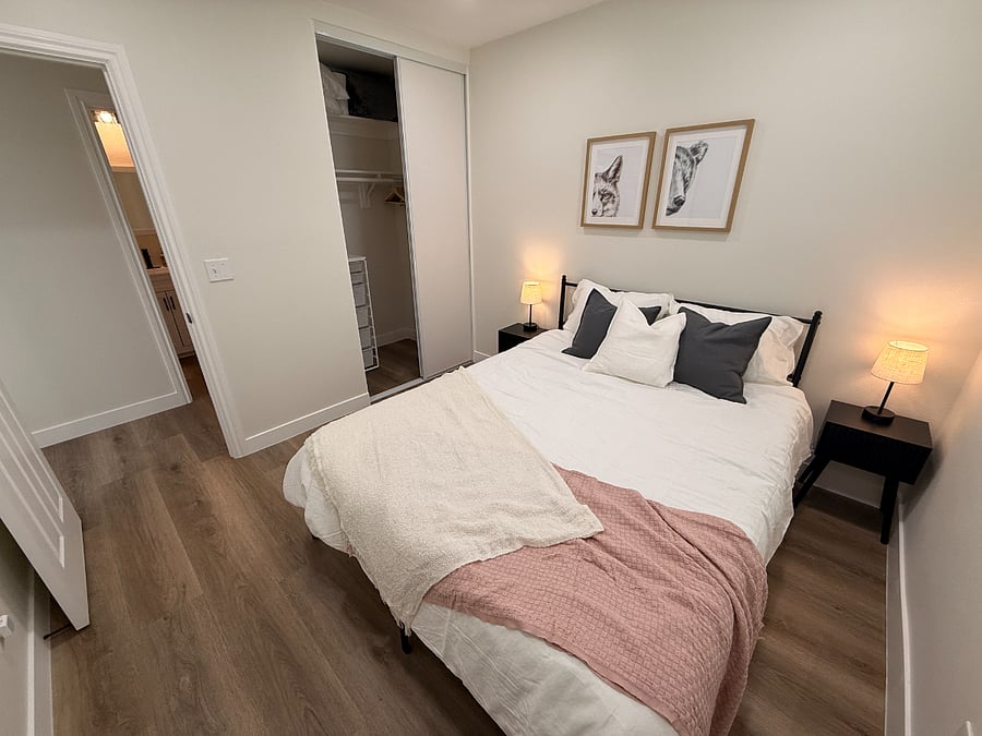 Queen size bed 