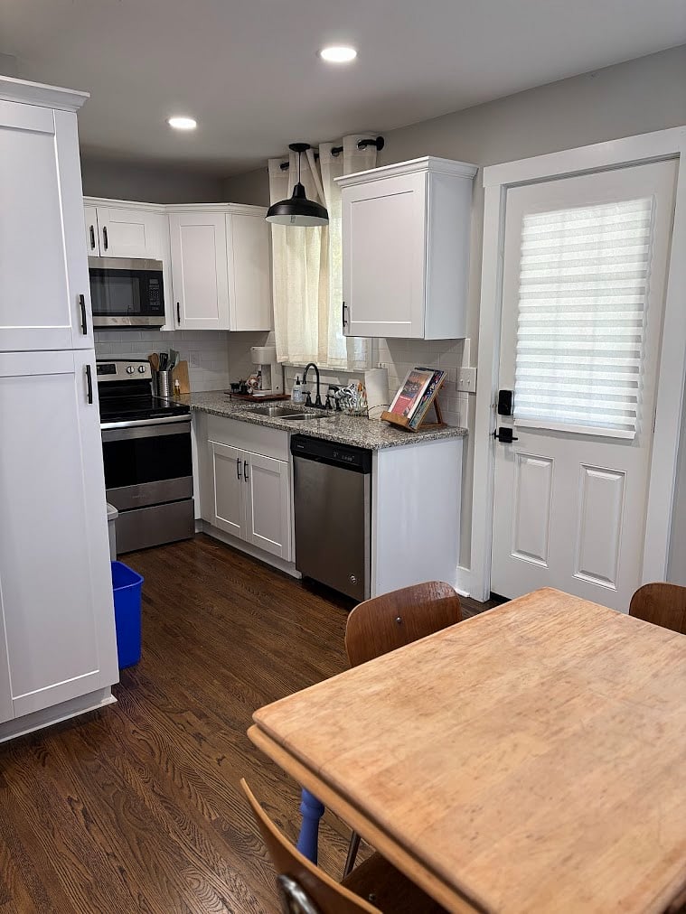 full size kitchen with microwave, oven, stovetop, dishwasher, toaster, coffee maker (does k-cup and regular), and fridge