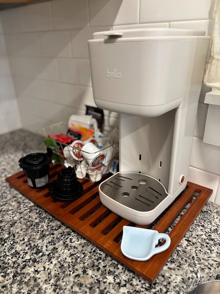 coffee maker, can do k-cup or regular coffee