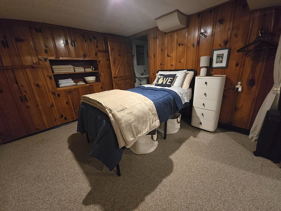 Extra bed with half bath for agreed upon visitors.