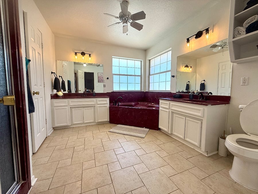 Master ensuite bathroom