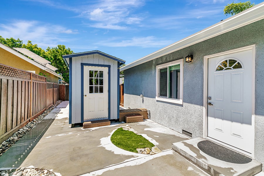 1 bed, 1 bath space. Front door and laundry area in the tiny shed.