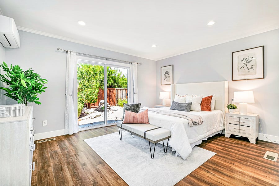 1 bed, 1 bath space. Lots of light, A/C, utilities included. Private backyard space.
