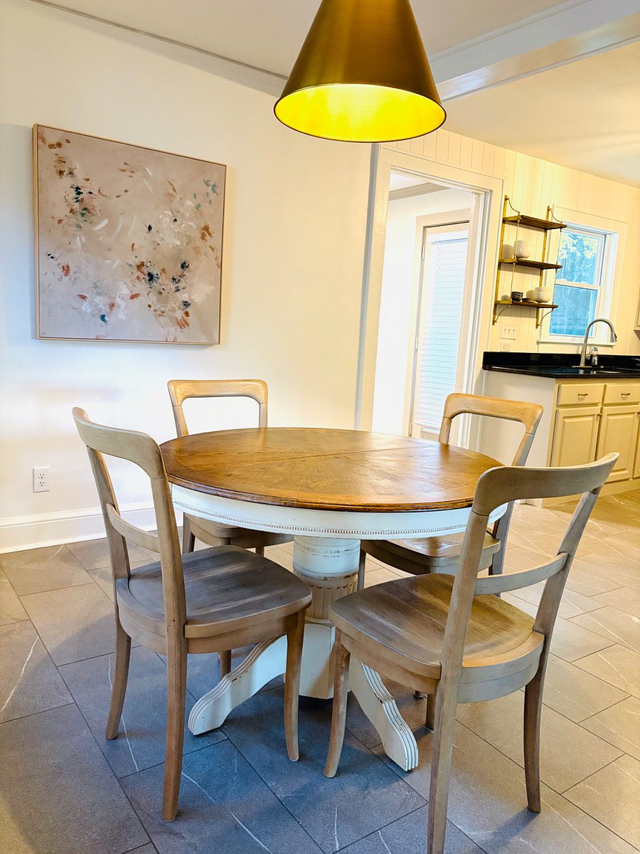 Table with leaf fits 4-6 people