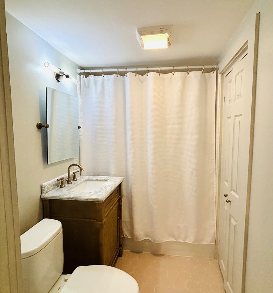Second floor full bathroom