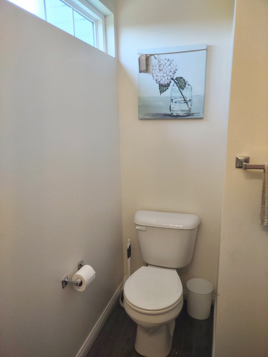 Main level half-bath