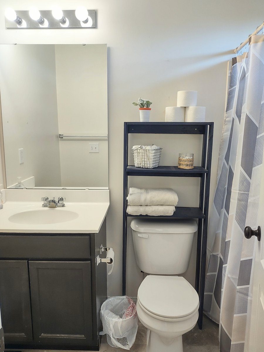 Master bath with tub/shower combo
