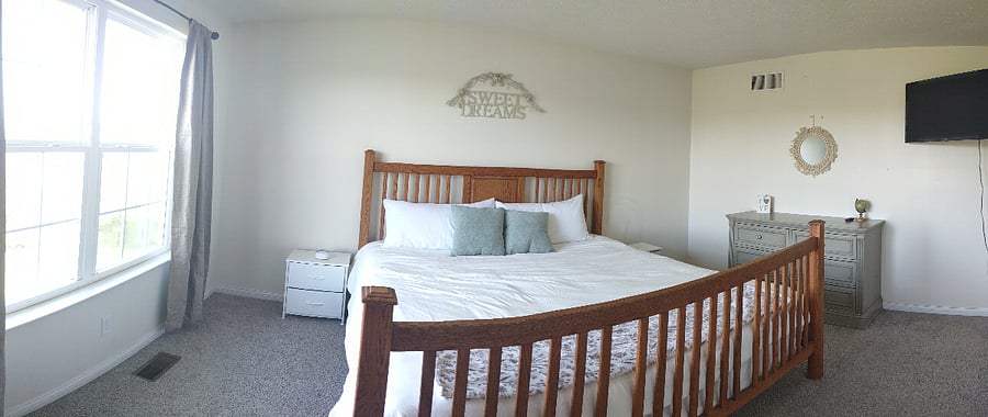 Master bedroom - with Smart TV