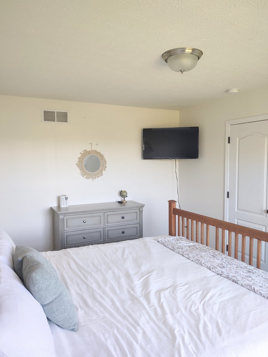 Master bedroom - smart TV