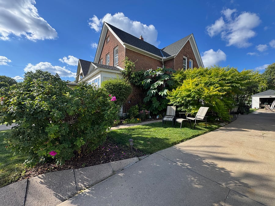 Front of House
(View of Driveway)