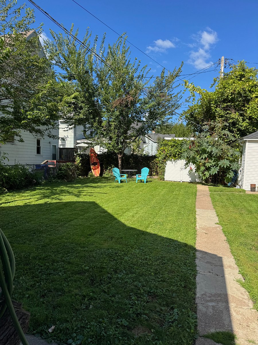 Private Backyard
(Shared)