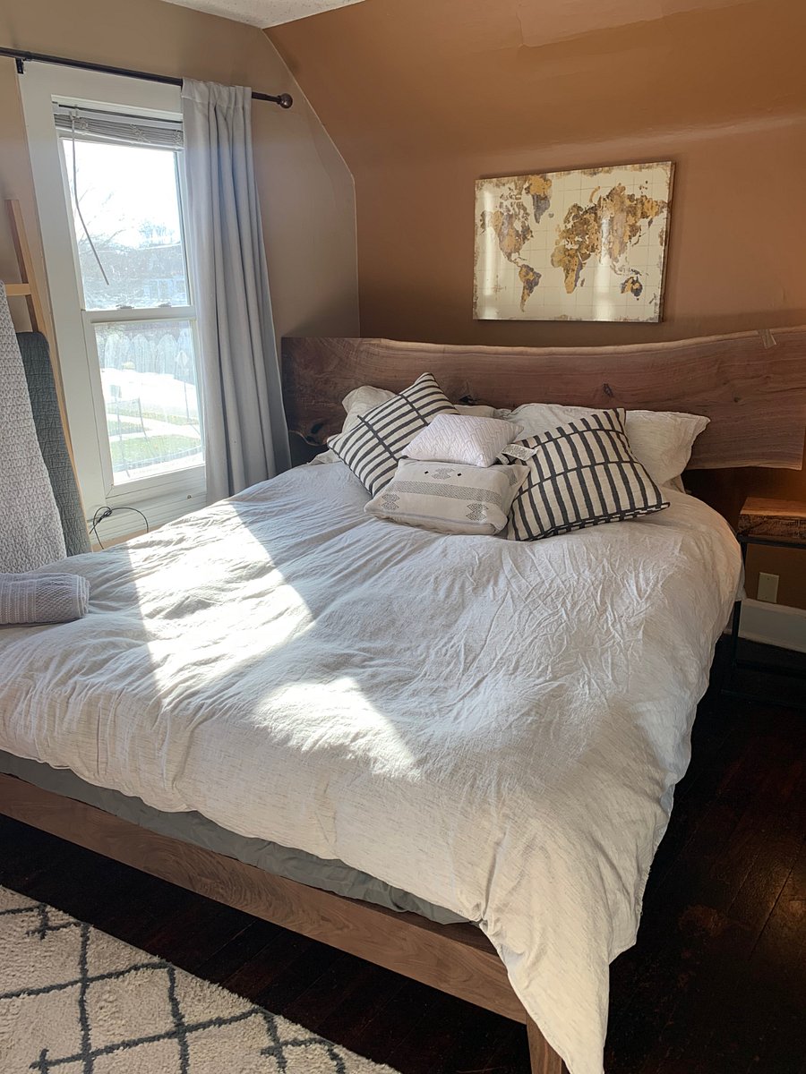 Upper Level
Master Bedroom
(Not for Tenant Use)