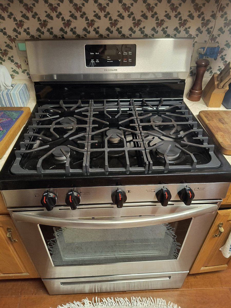 Gas stove and oven