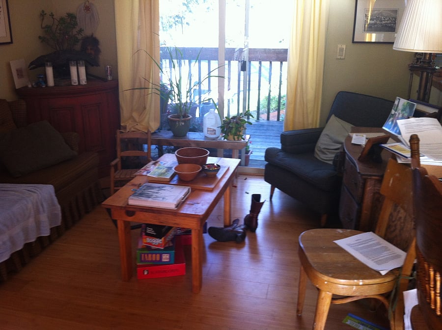 Sitting room adjacent to kitchen