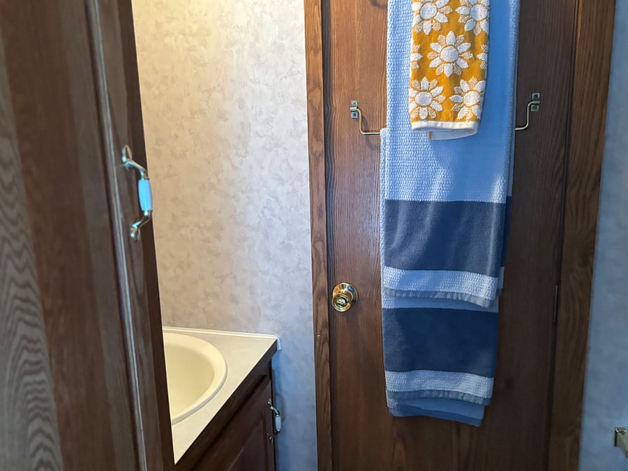 inside the toilet shower/bath door-easy accessible towel hangers