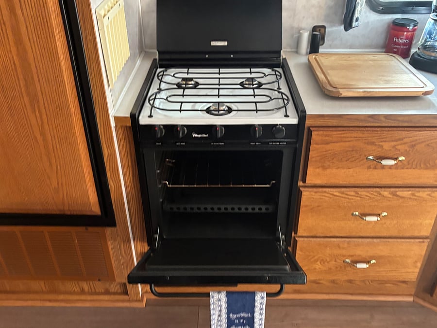 propane stove and oven-super clean!