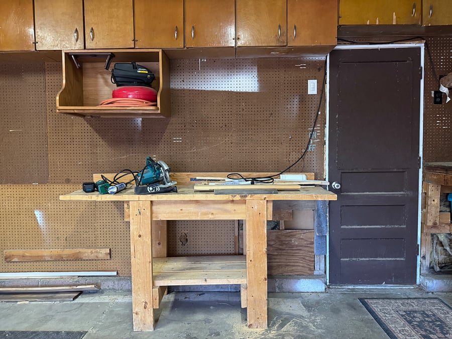 Garage
work bench