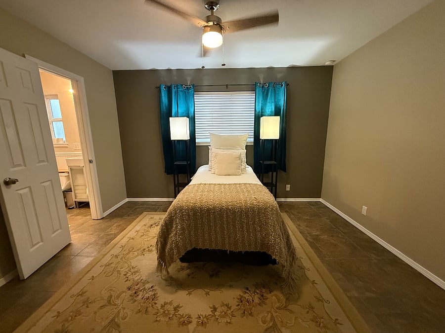 Bedroom 3
twin bed