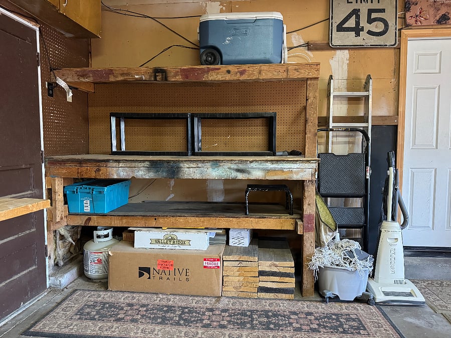 Garage
workbench