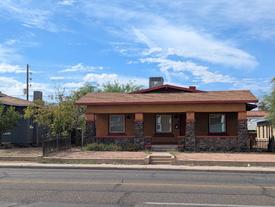 This home offers unbeatable access to Tucsons key destinations. Just minutes on foot or bike to the University of Arizona, Banner Medical Center, and downtown Tucson, its perfect for professionals seeking convenience without the hassle of a long commute. With nearby bike lanes and pedestrian-friendly streets, you can enjoy an active lifestyle while avoiding traffic. Public transportation options are also easily accessible, making it simple to get anywhere in the city with ease.