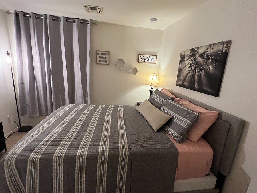 Bedroom with Queen Size Bed