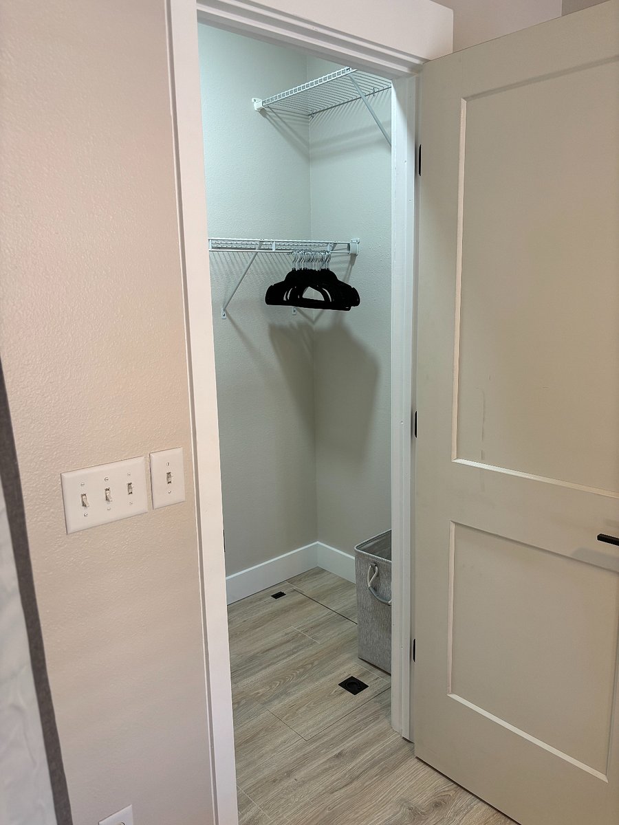 Private Room Walk-In Closet