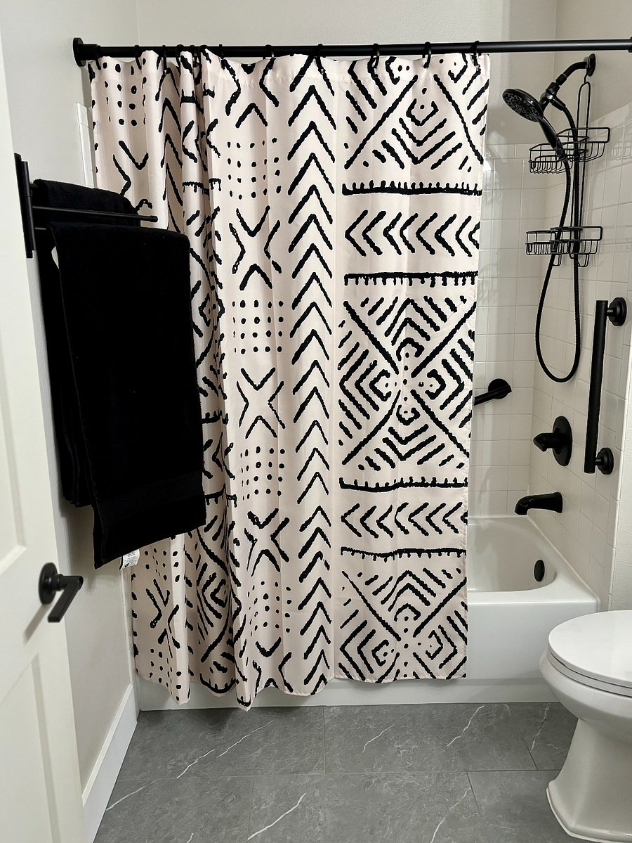 Private Bath with Shower/Tub