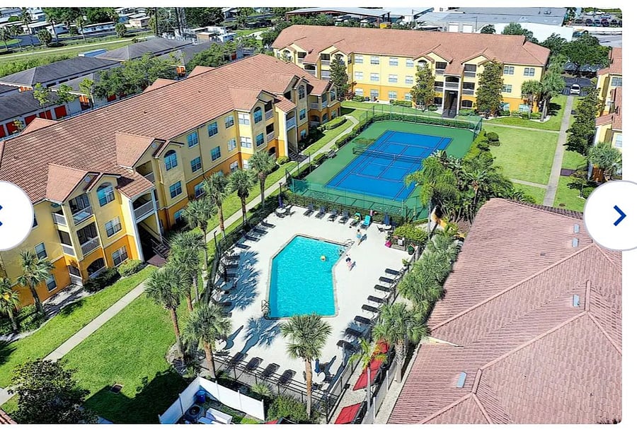 Beautiful exterior pool/tennis courts