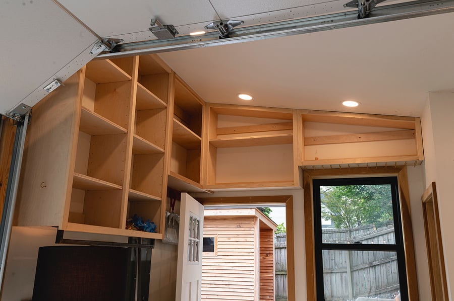 Detached office/flex space with LOADS of storage