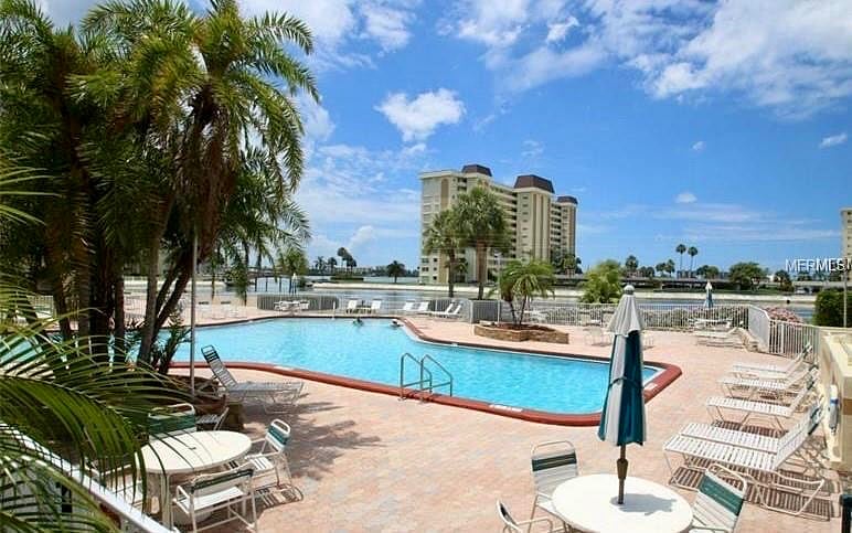 2nd pool at the clubhouse