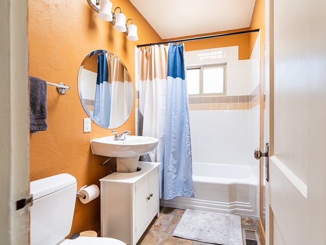 Bathroom with a bathtub/shower