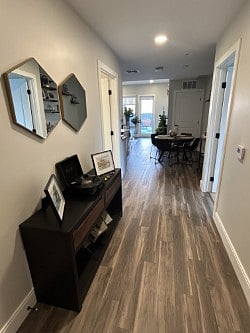 Entranceway (w/ coat closet)