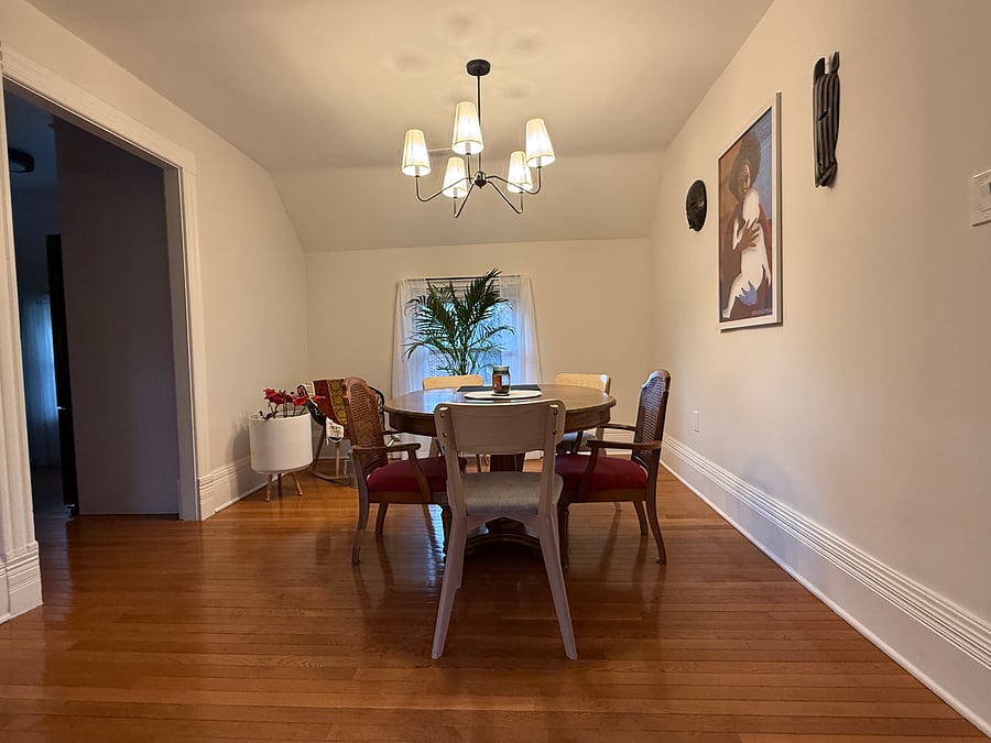 Dining room area off of the kitchen and living room.