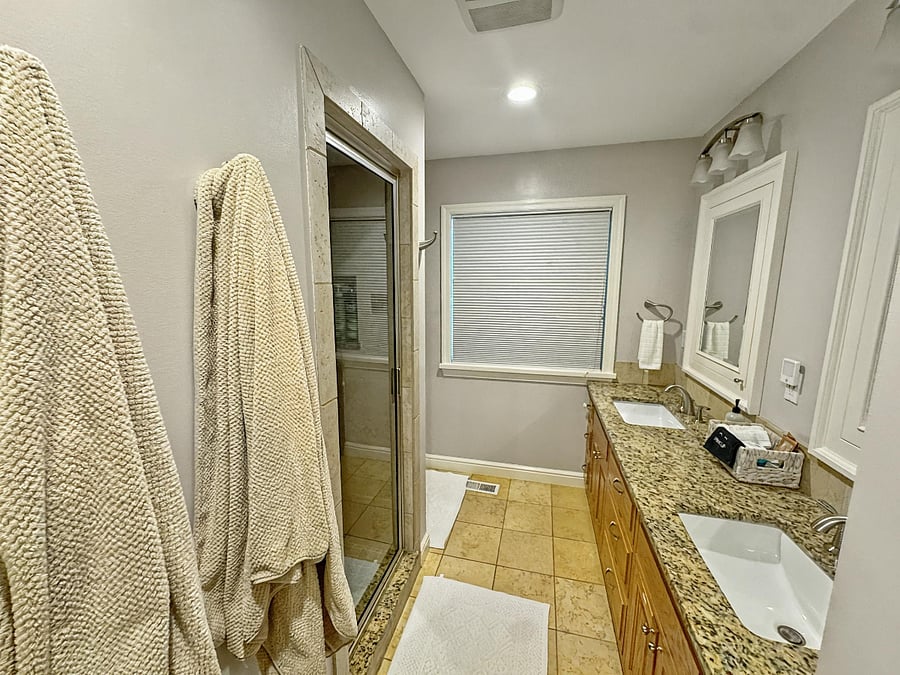 Earth and Ember Room Ensuite Bathroom: Dual vanity