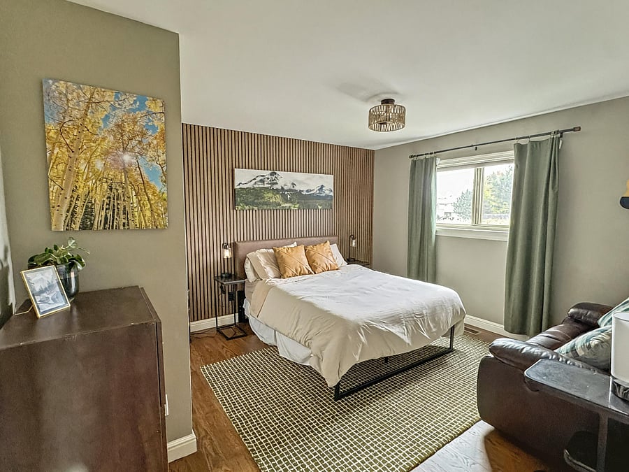 Spruce Room: Recliner couch + Dresser
