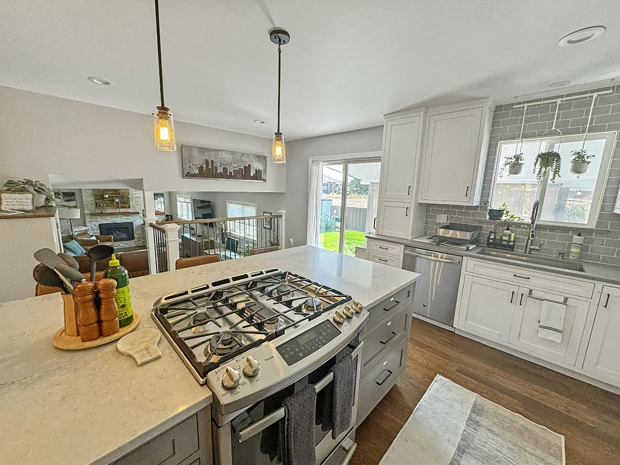 5 burner stove top with view to living room space. 