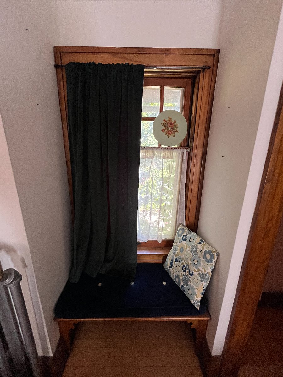 Bedroom 3 - Built-in reading nook
