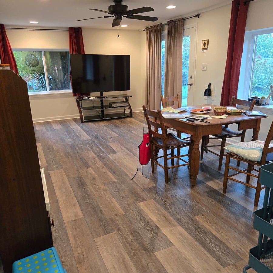 This is the art room used by the landlord. You enter the apartment through this room.
