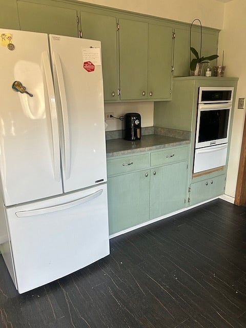 Full sized fridge and built-in oven.