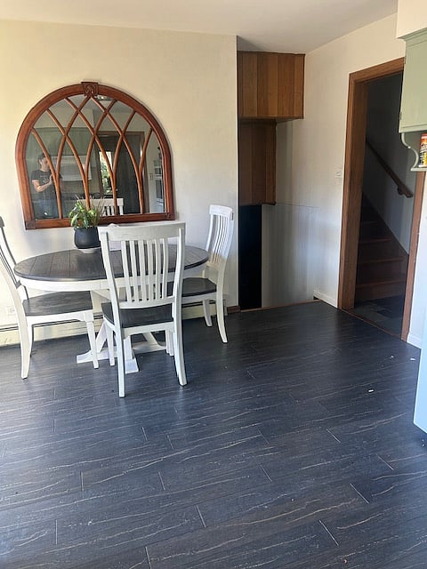 Kitchen seating area.