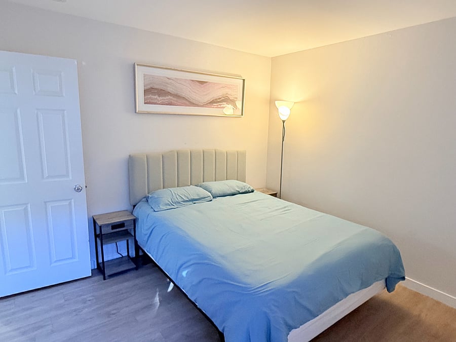 2nd bedroom with Queen bed