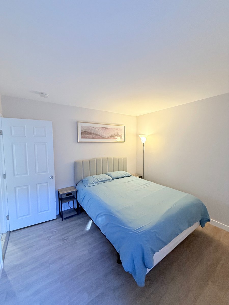 2nd bedroom with queen bed
