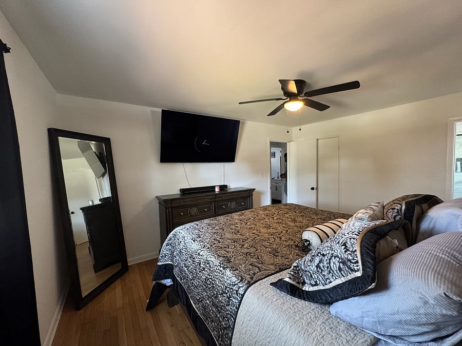 Master bedroom 