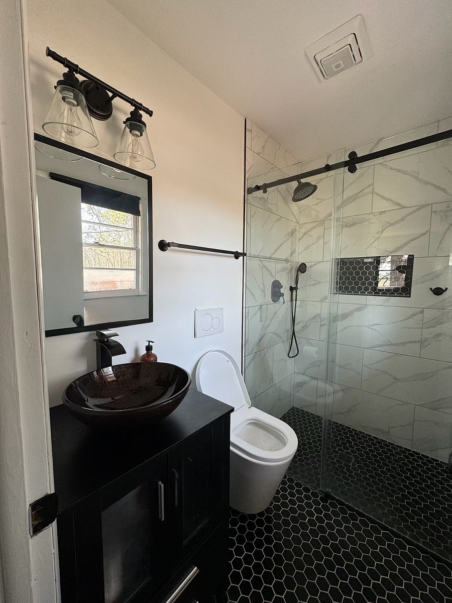 Master bathroom 
